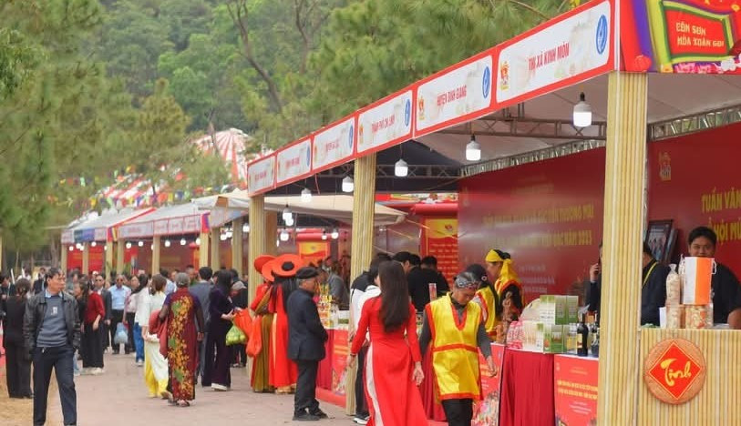 Tuần Văn hóa, Du lịch và Xúc tiến Thương mại Lễ hội mùa Thu Côn Sơn-Kiếp Bạc tại thành phố Chí Linh (Hải Dương).
