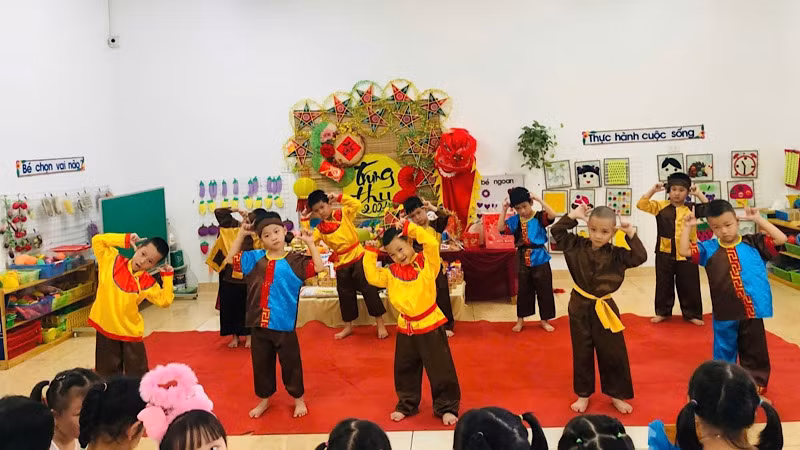 Các bé Trường mầm non Thanh Bình vui Tết Trung thu.