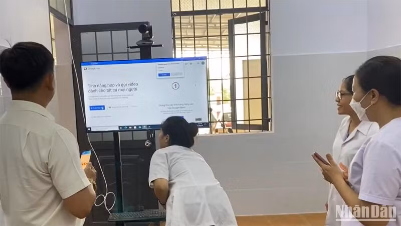 Ngành Y tế Đắk Nông tổ chức lắp đặt, chuyển giao thiết bị kỹ thuật trong khám, chữa bệnh từ xa cho y tế tuyến cơ sở trong tỉnh.