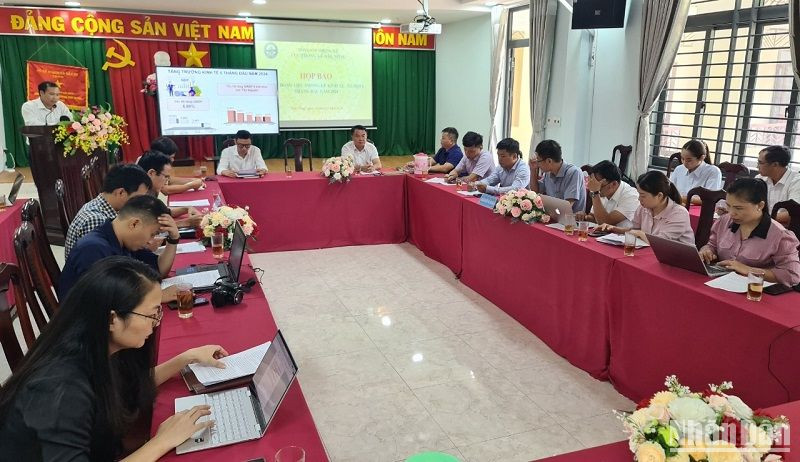Cục Thống kê tỉnh Đắk Nông tổ chức họp báo công bố số liệu thống kê về tình hình kinh tế-xã hội 6 tháng đầu năm 2024.