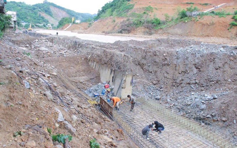 Ủy ban nhân dân tỉnh Nghệ An phê bình 34 đơn vị vì có kết quả giải ngân vốn đầu tư công năm 2024 đạt thấp, chưa đạt mục tiêu đề ra. (Ảnh: Mai Hoa) 
