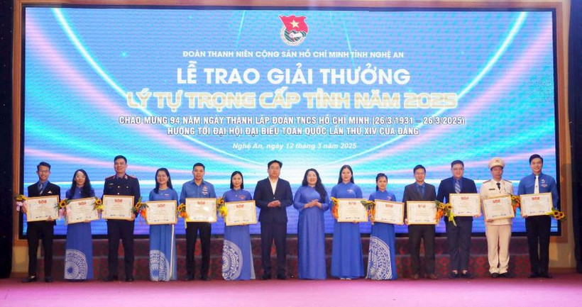 Các cán bộ Đoàn tiêu biểu của Nghệ An đạt Giải thưởng Lý Tự Trọng cấp tỉnh năm 2025.