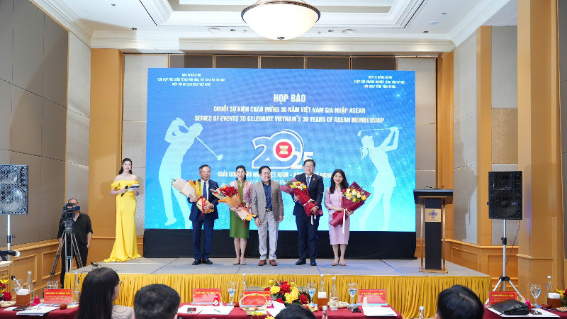 Ban tổ chức ra mắt trong họp báo về giải tại Hà Nội.