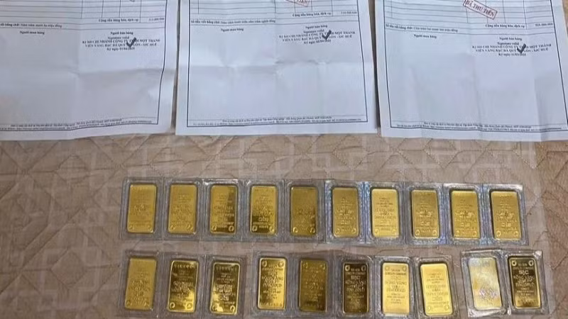 Công an thu giữ tang vật liên quan đến vụ án. (Ảnh: Công an cung cấp) 