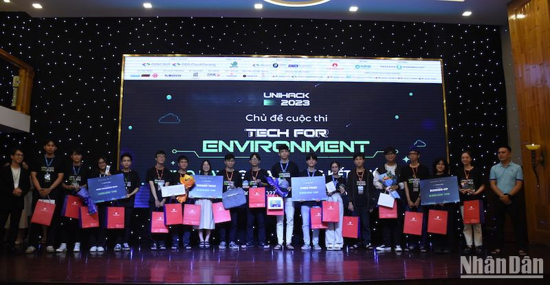 Các dự án ấn tượng được trao giải tại Cuộc thi UniHack 2023. (Ảnh: ANH ĐÀO)