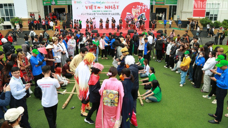 Chương trình giao lưu văn hóa Việt-Nhật lần thứ 10 của Trường đại học Đông Á thu hút đông đảo học sinh, sinh viên tham gia. (Ảnh: ANH ĐÀO)