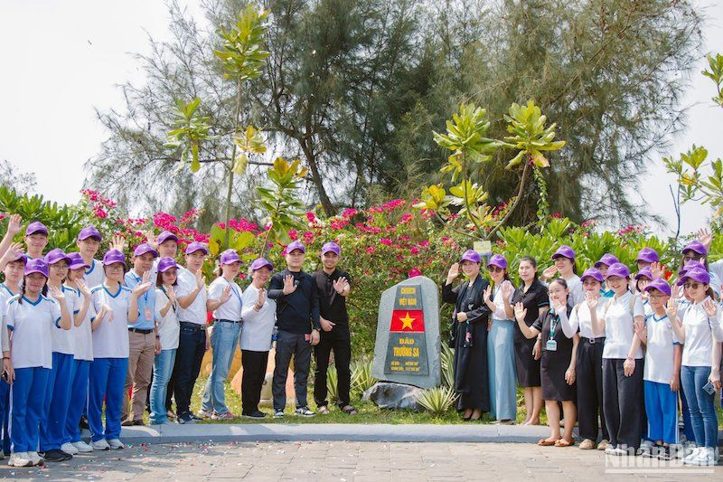 Cột mốc Trường Sa được khánh thành trong Tuần lễ Công dân nhỏ Sky-Line 2024. 