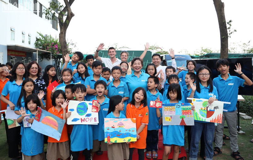 Tết thiếu nhi đặc biệt của các em học sinh Trường Hy Vọng (Ảnh: ANH ĐÀO)