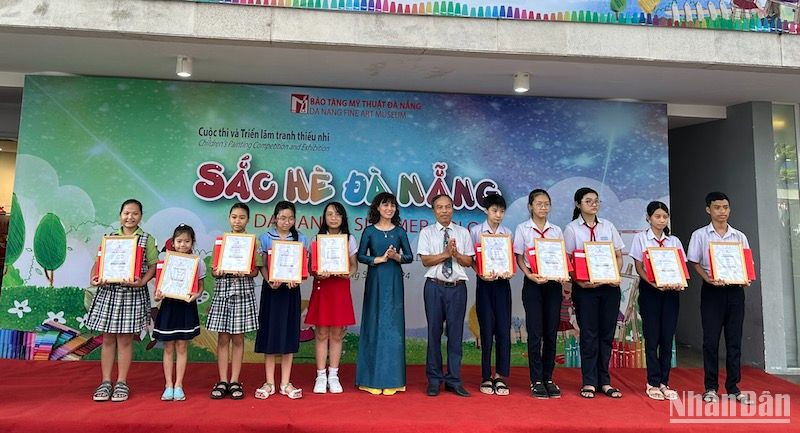 Đà Nẵng khai mạc triển lãm tranh thiếu nhi Sắc hè Đà Nẵng. (Ảnh ANH ĐÀO)