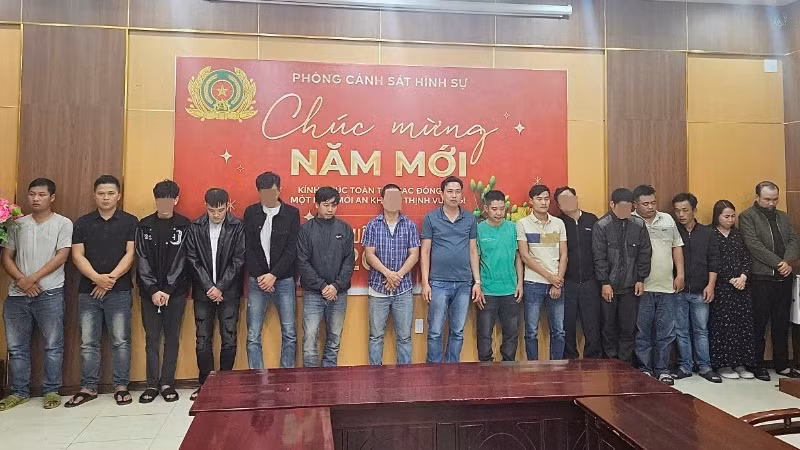 Các đối tượng trong đường dây tổ chức đánh bạc xuyên quốc gia. (Ảnh: Công an cung cấp)