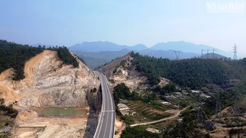 Dự án mở rộng tuyến cao tốc La Sơn-Hòa Liên sẽ được khởi công vào ngày 29/5 với tổng vốn hơn 2.700 tỷ đồng. (Ảnh: ANH ĐÀO)