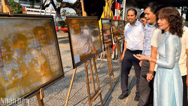 Đà Nẵng khai mạc triển lãm "Đà Nẵng - Xưa và Nay". (Ảnh: ANH ĐÀO)