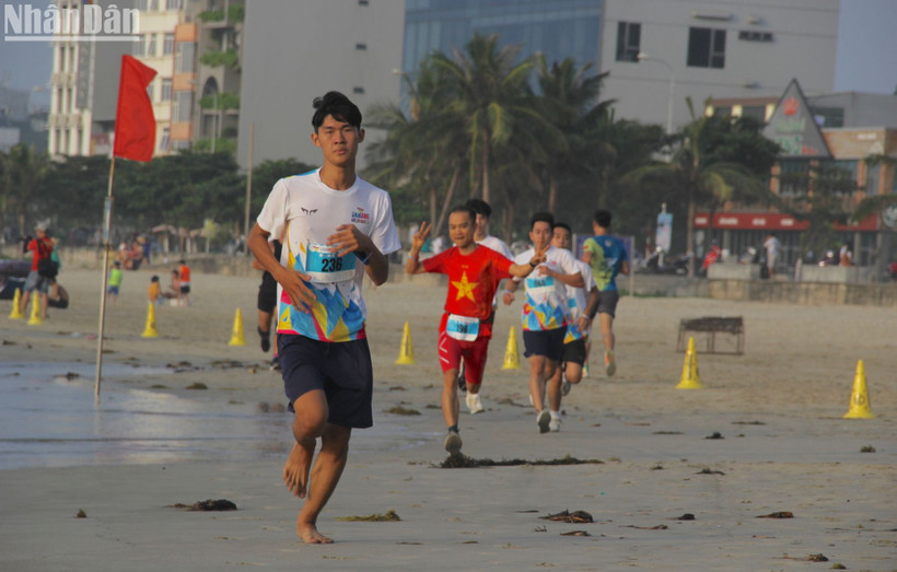 Sôi động Lễ hội thể thao biển Đà Nẵng 2023 - Danang Color Race 2023.