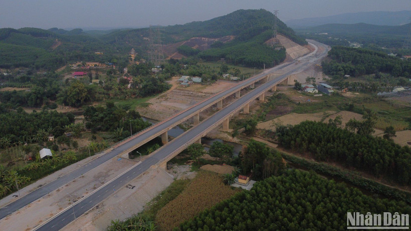 Toàn cảnh dự án đường vành đai phía tây Đà Nẵng nhìn từ trên cao. (Ảnh: ANH ĐÀO)