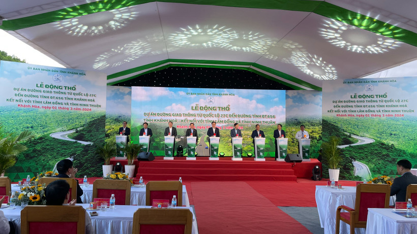 Chủ tịch Quốc hội Vương Đình Huệ, Phó Thủ tướng Trần Hồng Hà, Phó Chủ tịch Quốc hội Nguyễn Khắc Định cùng lãnh đạo 3 tỉnh chứng kiến Lễ động thổ Dự án đường giao thông từ Quốc lộ 27C đến đường tỉnh ĐT.656-kết nối với tỉnh Lâm Đồng và tỉnh Ninh Thuận.