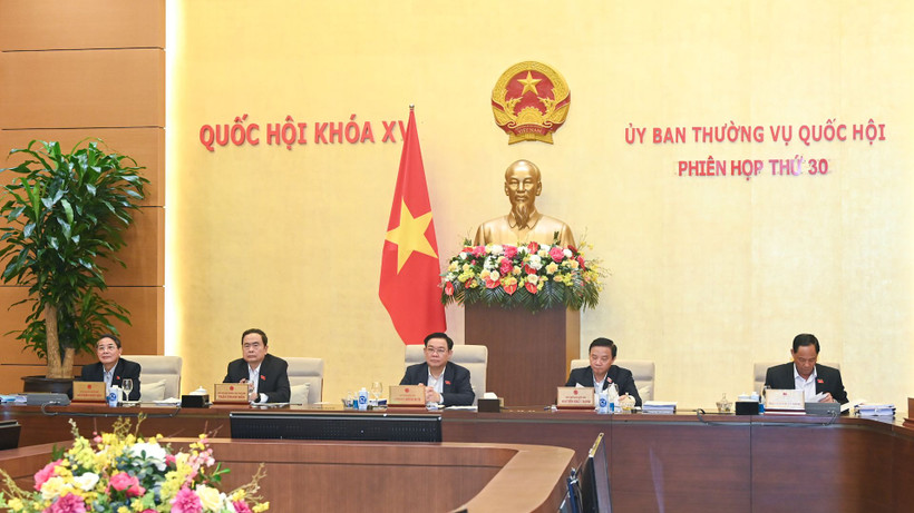 Tại phiên họp này, Ủy ban Thường vụ Quốc hội sẽ cho ý kiến về việc giải trình, tiếp thu, chỉnh lý dự thảo Luật Lưu trữ (sửa đổi); cho ý kiến về dự án Luật sửa đổi, bổ sung một số điều của Luật Cảnh vệ và một số nội dung thuộc thẩm quyền.