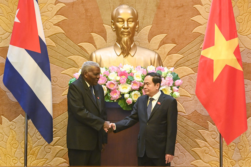 Chủ tịch Quốc hội Trần Thanh Mẫn và Chủ tịch Quốc hội Cuba Esteban Lazo Hernández.