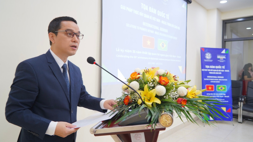 PGS, TS, Tạ Minh Tuấn, Phó Chủ tịch Viện Hàn lâm Khoa học xã hội Việt Nam phát biểu chào mừng tại tọa đàm. (Ảnh: VASS) 