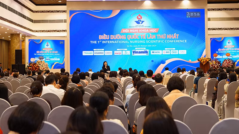 Toàn cảnh Hội nghị khoa học Điều dưỡng quốc tế lần thứ nhất của CLB Điều dưỡng trưởng Việt Nam tại Hà Nội.