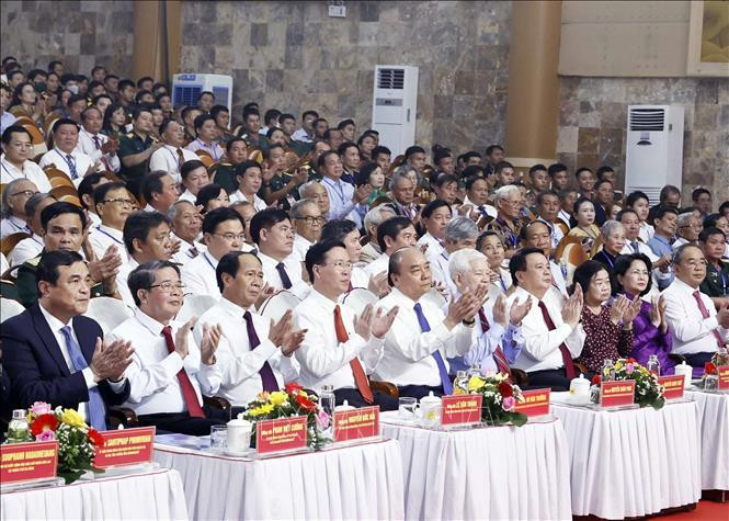 Chủ tịch nước Nguyễn Xuân Phúc và các đồng chí lãnh đạo Đảng, Nhà nước dự Lễ kỷ niệm 110 năm Ngày sinh Chủ tịch Hội đồng Nhà nước Võ Chí Công. Ảnh: TTXVN