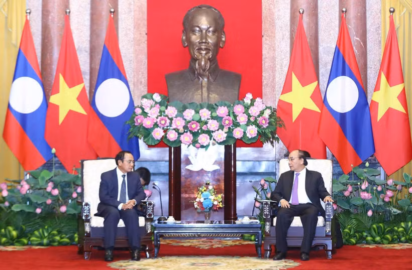 Chủ tịch nước Nguyễn Xuân Phúc tiếp đồng chí Bounthong Chitmany, Ủy viên Bộ Chính trị, Thường trực Ban Bí thư Trung ương Đảng Nhân dân cách mạng Lào, Phó Chủ tịch nước Cộng hòa dân chủ Nhân dân Lào. Ảnh: VPCTN