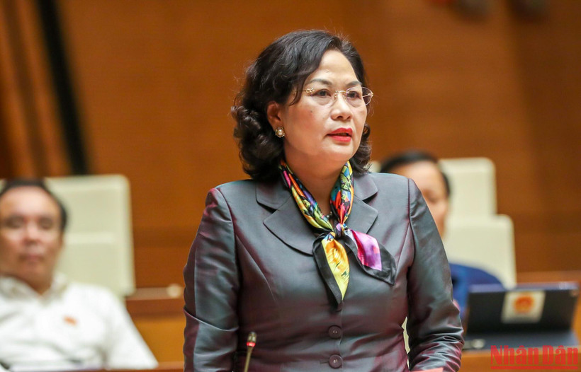 Thống đốc Ngân hàng Nhà nước Việt Nam Nguyễn Thị Hồng giải trình, làm rõ một số vấn đề đại biểu Quốc hội quan tâm. (Ảnh: DUY LINH)