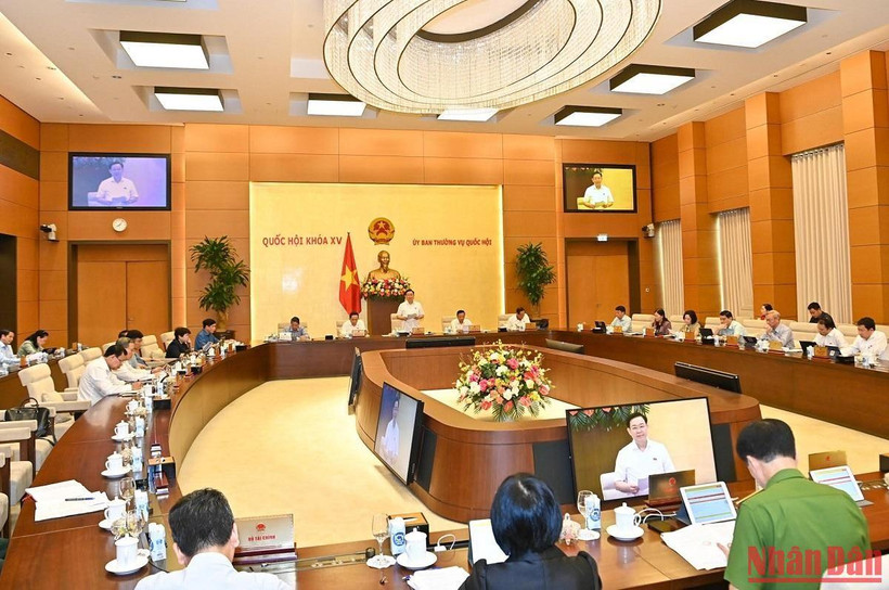 Quang cảnh phiên họp chuyên đề pháp luật của Ủy ban Thường vụ Quốc hội sáng 15/8. (Ảnh: DUY LINH)