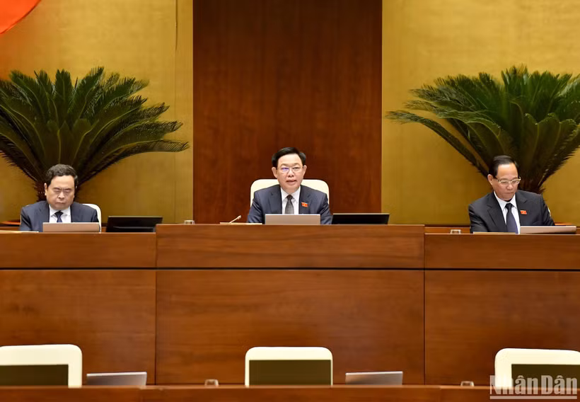 Chủ tịch Quốc hội Vương Đình Huệ điều hành nội dung lấy phiếu tín nhiệm chiều 24/10. (Ảnh: ĐĂNG KHOA)