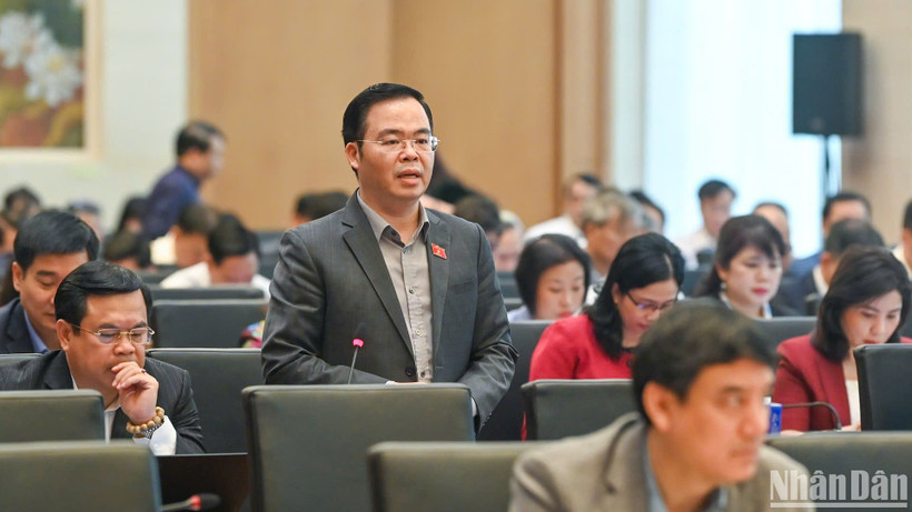 Đại biểu Quốc hội Trần Văn Khải (đoàn Hà Nam) cho ý kiến về dự thảo Luật Công nghiệp công nghệ số. (Ảnh: DUY LINH)