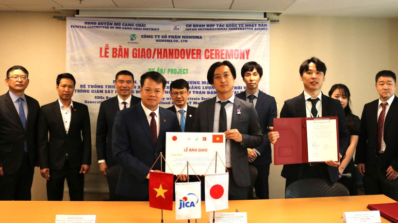 Quang cảnh Lễ bàn giao.
