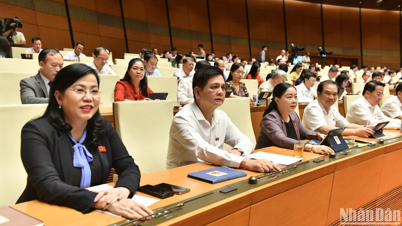 Quốc hội biểu quyết thông qua Nghị quyết về chủ trương đầu tư Dự án đầu tư xây dựng đường cao tốc bắc-nam phía Tây đoạn Gia Nghĩa (Đắk Nông) - Chơn Thành (Bình Phước). (Ảnh: ĐĂNG KHOA)
