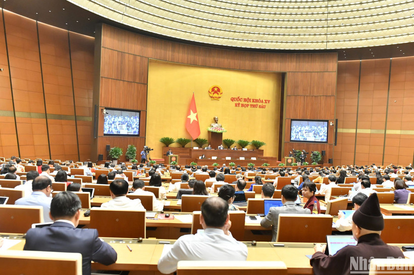 Quang cảnh một phiên thảo luận ở hội trường tại Kỳ họp thứ 6, Quốc hội khóa XV. (Ảnh: DUY LINH)