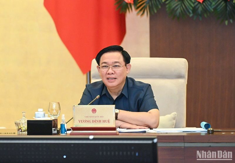 Chủ tịch Quốc hội Vương Đình Huệ chủ trì phiên họp của Ủy ban Thường vụ Quốc hội sáng 13/6. (Ảnh: DUY LINH)