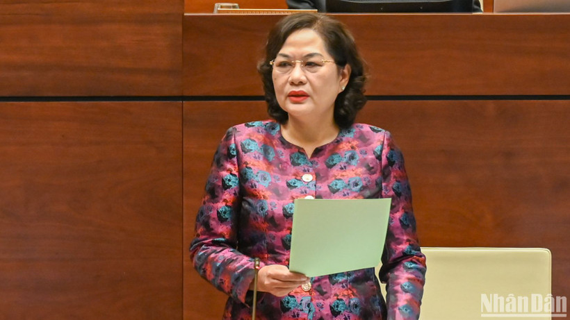 Thống đốc Ngân hàng Nhà nước Việt Nam Nguyễn Thị Hồng phát biểu giải trình, làm rõ một số vấn đề đại biểu Quốc hội nêu. (Ảnh: BÙI GIANG)