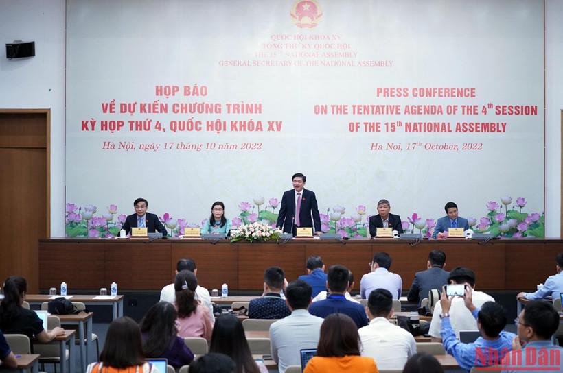 Quang cảnh buổi họp báo về dự kiến chương trình Kỳ họp thứ 4, Quốc hội khóa XV chiều 17/10.