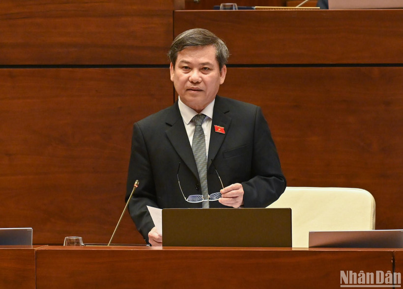 Viện trưởng Viện Kiểm sát nhân dân tối cao Lê Minh Trí trả lời chất vấn của đại biểu Quốc hội chiều 20/3. (Ảnh: DUY LINH)