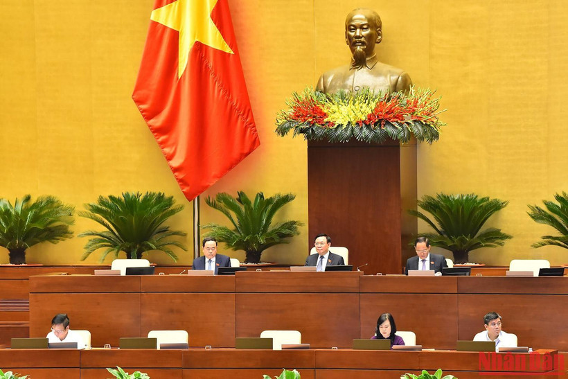 Sáng 24/10, Quốc hội thảo luận ở hội trường về dự án Luật Khám bệnh, chữa bệnh (sửa đổi). Ảnh: THỦY NGUYÊN