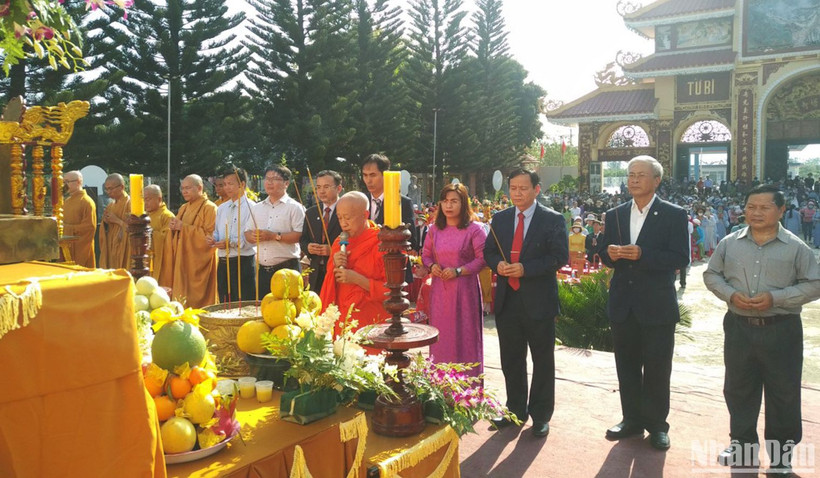 Thực hiện nghi thức lễ Giỗ Tổ Hùng Vương tại chùa tháp Kỳ Quang, huyện Đăk Hà