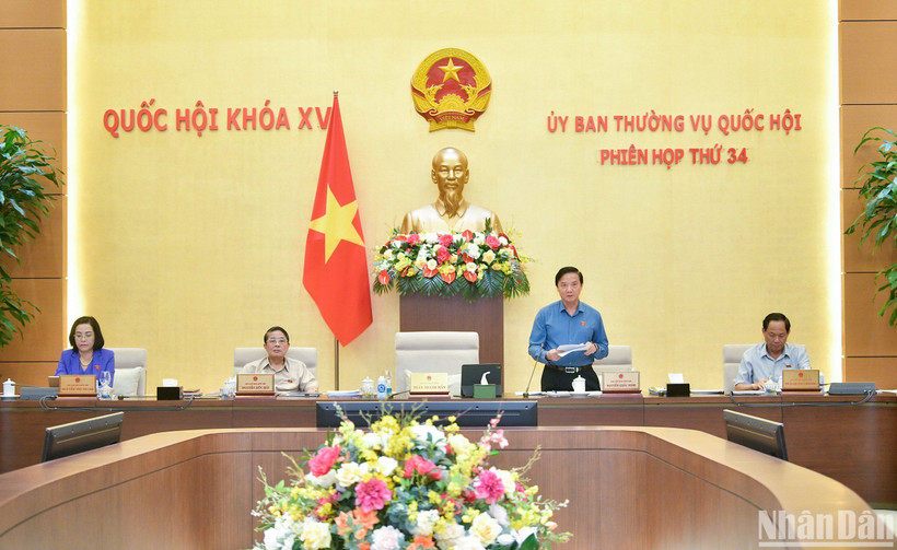 Phó Chủ tịch Quốc hội Nguyễn Khắc Định điều hành nội dung phiên họp chiều 11/6. (Ảnh: DUY LINH)