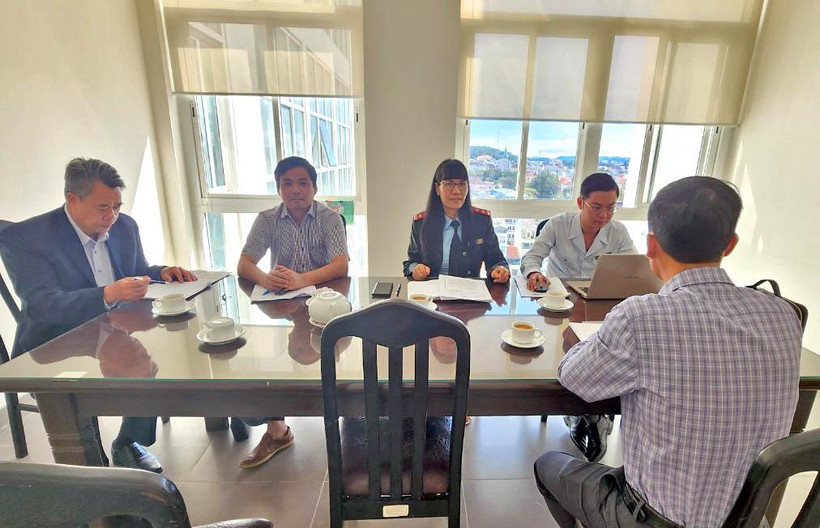 Cơ quan chức năng tỉnh Lâm Đồng làm việc với đại diện Tạp chí điện tử Thương hiệu và Công luận.