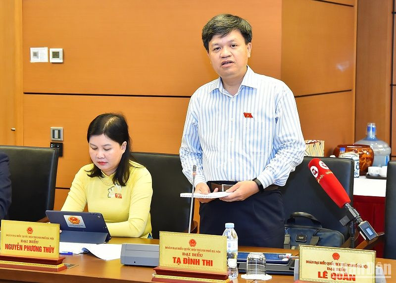 Đại biểu Tạ Đình Thi (đoàn Hà Nội) phát biểu trong phiên thảo luận tổ chiều 5/6. (Ảnh: THỦY NGUYÊN)