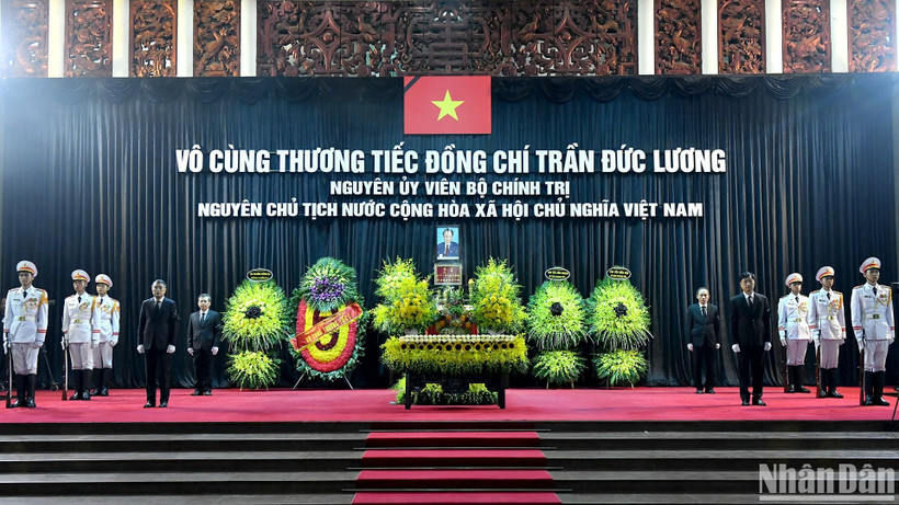 Linh cữu nguyên Chủ tịch nước Trần Đức Lương quàn tại Nhà tang lễ Quốc gia (số 5 Trần Thánh Tông, thành phố Hà Nội). (Ảnh: ĐĂNG KHOA) 