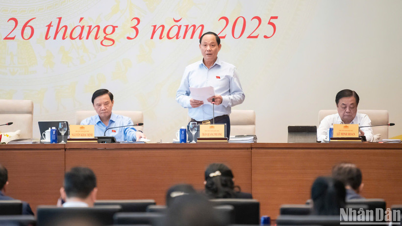 Phó Chủ tịch Quốc hội Trần Quang Phương phát biểu bế mạc Hội nghị đại biểu Quốc hội hoạt động chuyên trách lần thứ 7, nhiệm kỳ khóa XV. (Ảnh: DUY LINH)