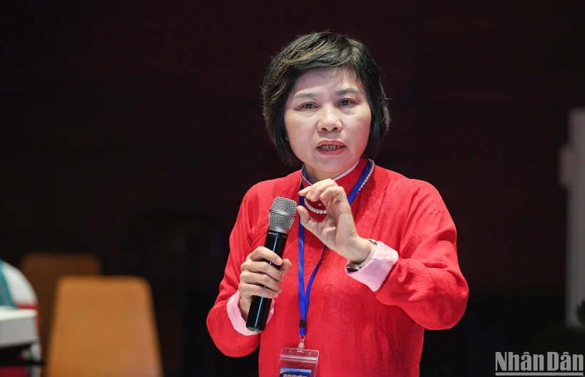 PGS,TS Đỗ Thị Thu Hằng, Trưởng Ban Nghiệp vụ, Hội Nhà báo Việt Nam phát biểu ý kiến tại Hội thảo. (Ảnh: THÀNH ĐẠT)