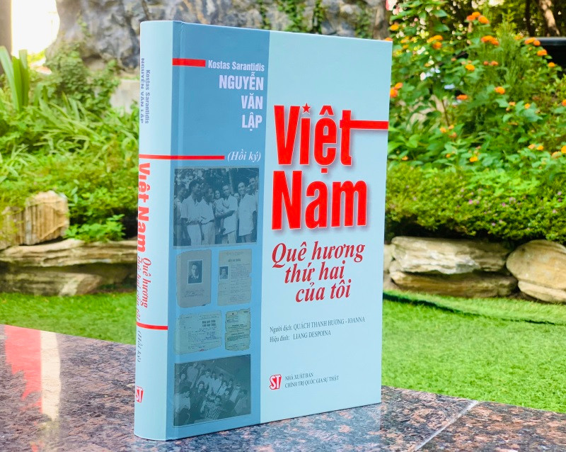 Cuốn sách “Việt Nam - Quê hương thứ hai của tôi” của Anh hùng Lực lượng vũ trang nhân dân Việt Nam Kostas Sarantidis - Nguyễn Văn Lập.