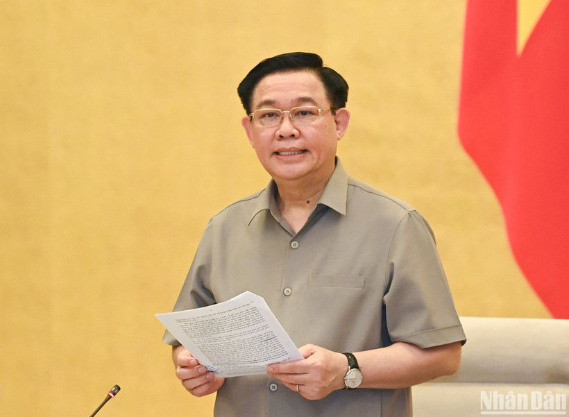 Chủ tịch Quốc hội Vương Đình Huệ phát biểu khai mạc phiên họp. (Ảnh: DUY LINH)