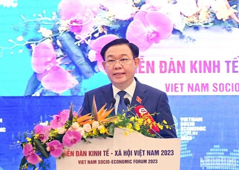 Chủ tịch Quốc hội Vương Đình Huệ phát biểu bế mạc Diễn đàn. (Ảnh: DUY LINH)