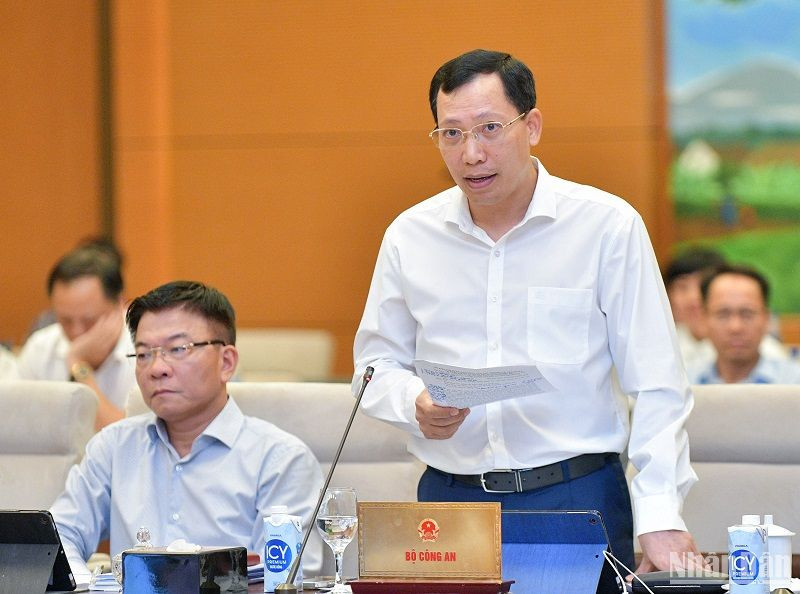 Thứ trưởng Công an Lê Văn Tuyến phát biểu ý kiến tại phiên họp Ủy ban Thường vụ Quốc hội sáng 13/9. (Ảnh: DUY LINH)