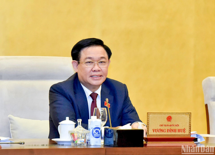 Chủ tịch Quốc hội Vương Đình Huệ phát biểu tại phiên họp. (Ảnh: DUY LINH)