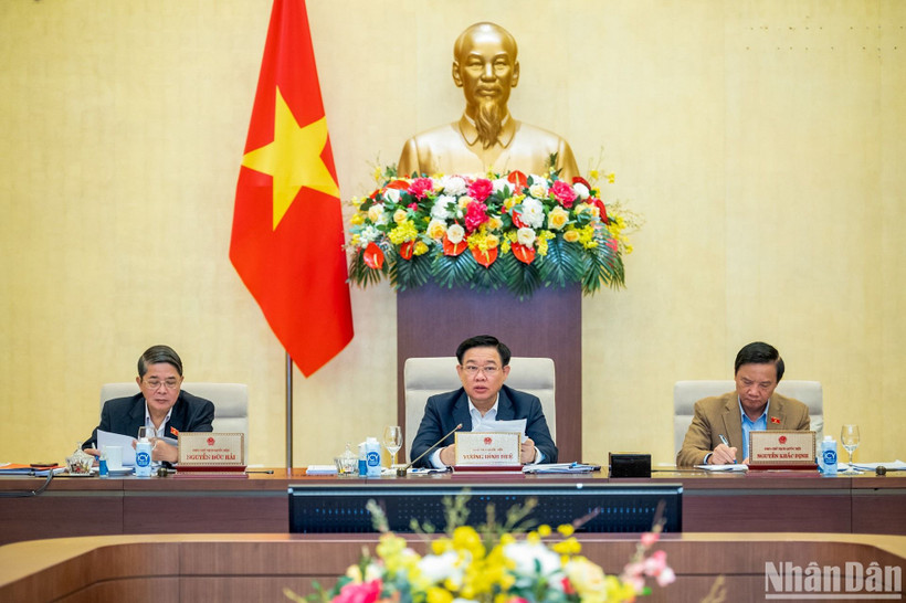 Chủ tịch Quốc hội Vương Đình Huệ chủ trì và điều hành phiên họp sáng 15/11. (Ảnh: DUY LINH)